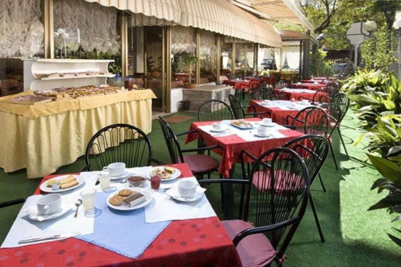 Hotel Alfredo'S Rimini Exterior photo
